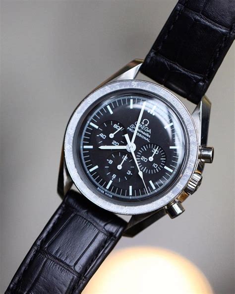 omega speedmaster alligator strap